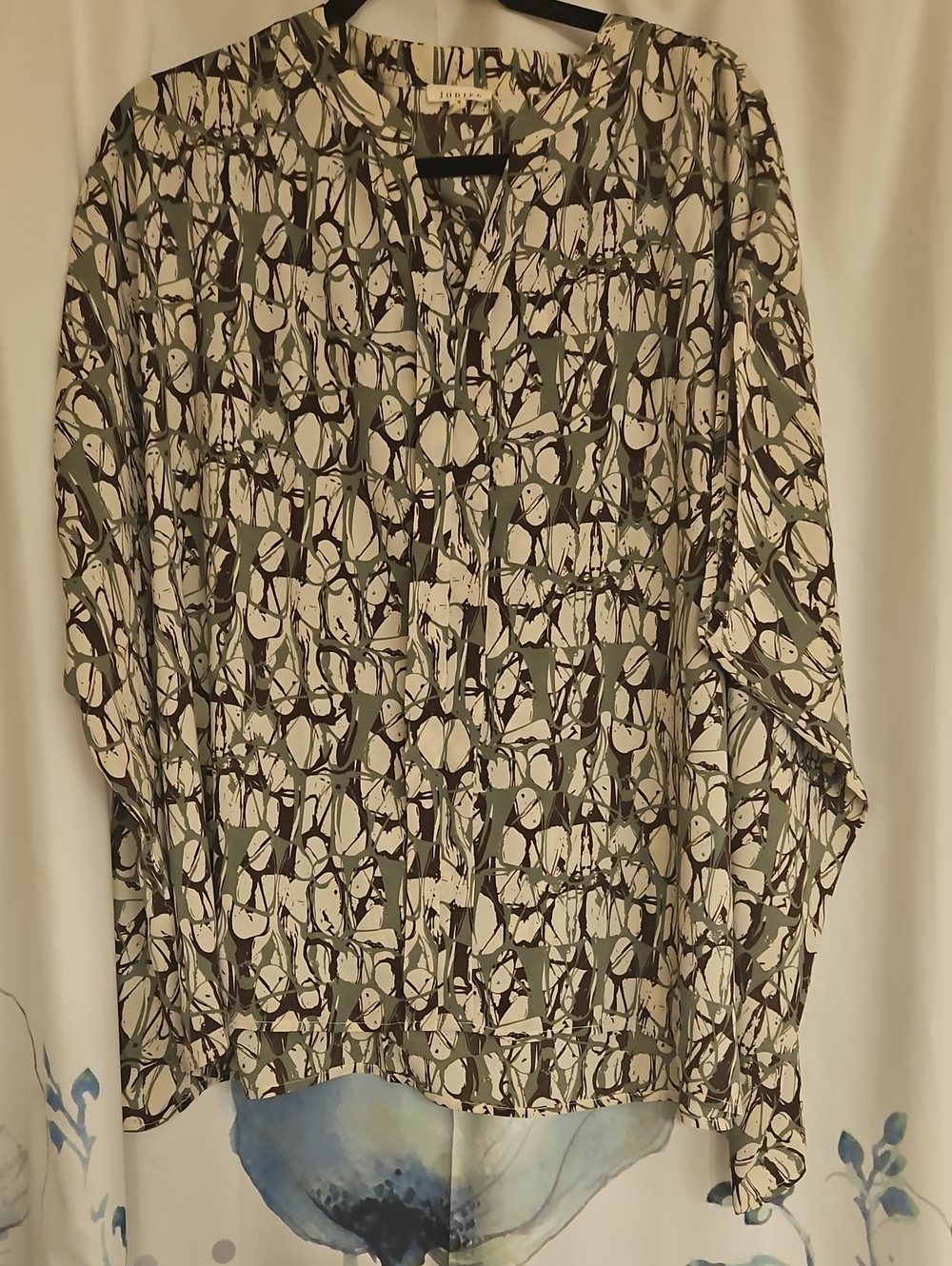 JODIFL Sage Green & White Abstract Print Blouse Fits.oversized L/XL